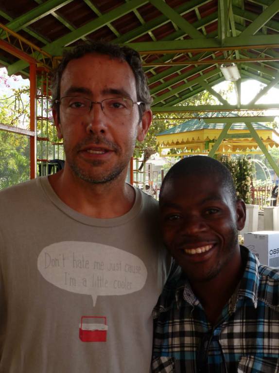 Socializando em floricultura em Pétion-Ville, bairro mais chique da capital Port-au-Prince, no Haiti